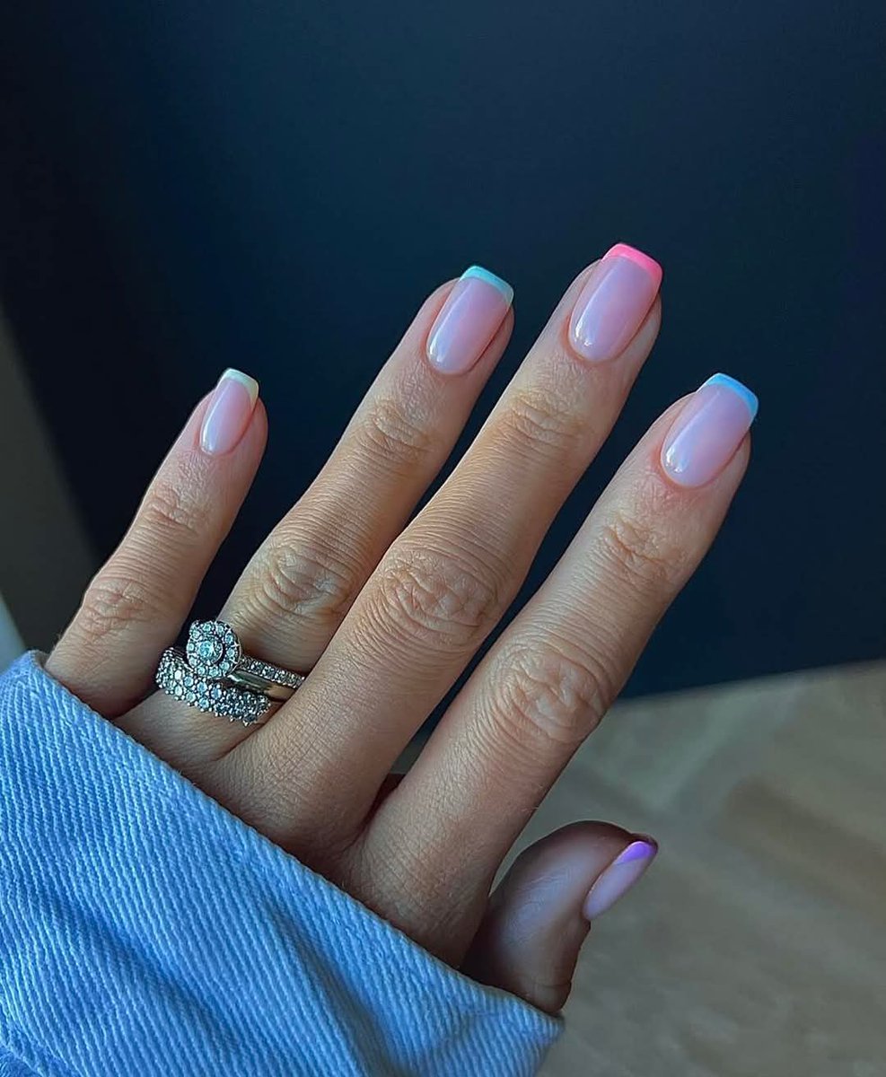 بجد يارب اللي هيعمل لايك و ريتويت يتجوز اللي بيحبه و يهاجر برا مصر و يبقى معاه عربية أحلامه و يدخل الجنة (بشحت رسمي) 😭😭💗💗