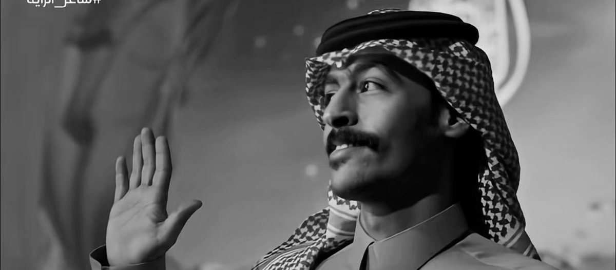 ماتلقى بصوتي غير طيب وباحسن حال
لو ان صدري مْن اللي جرى ممتلي زحمة ! 

أشوف الذهب والمال بالضعف قلّة مال 
اذا الفقر يكرب وجهك؟ مْن الغناة إحْمه

رجالٍ تشيل الحمل ورجال حمل يشال
كأن اليسر في وجه حظ الردي وحْمة

تشكى الرخوم وتنرحم لكن الرجال
يفضّل من الناس التشفّي ولا الرحمة .