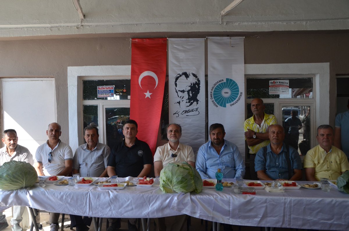 nigdetarimorman's tweet photo. Niğde Ömer Halisdemir Üniversitesi Tarım Bilimleri ve Teknolojileri Fakültesi ile İl Müdürlüğümüz tarafından düzenlenen Çiftçi Buluşmaları kapsamında Kaynarca Köyü’nde lahana üreticileriyle bir araya gelindi. https://t.co/rDU5jAv3ef