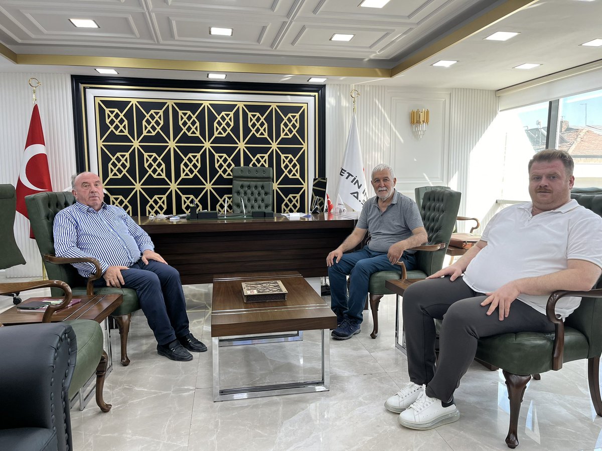 Şehrimizin değerli iş insanı, dostum Mehmet Çetin ve kıymetli evladı Öner Çetin ile beraberdik. Misafirperverlikleri için teşekkür ederim.