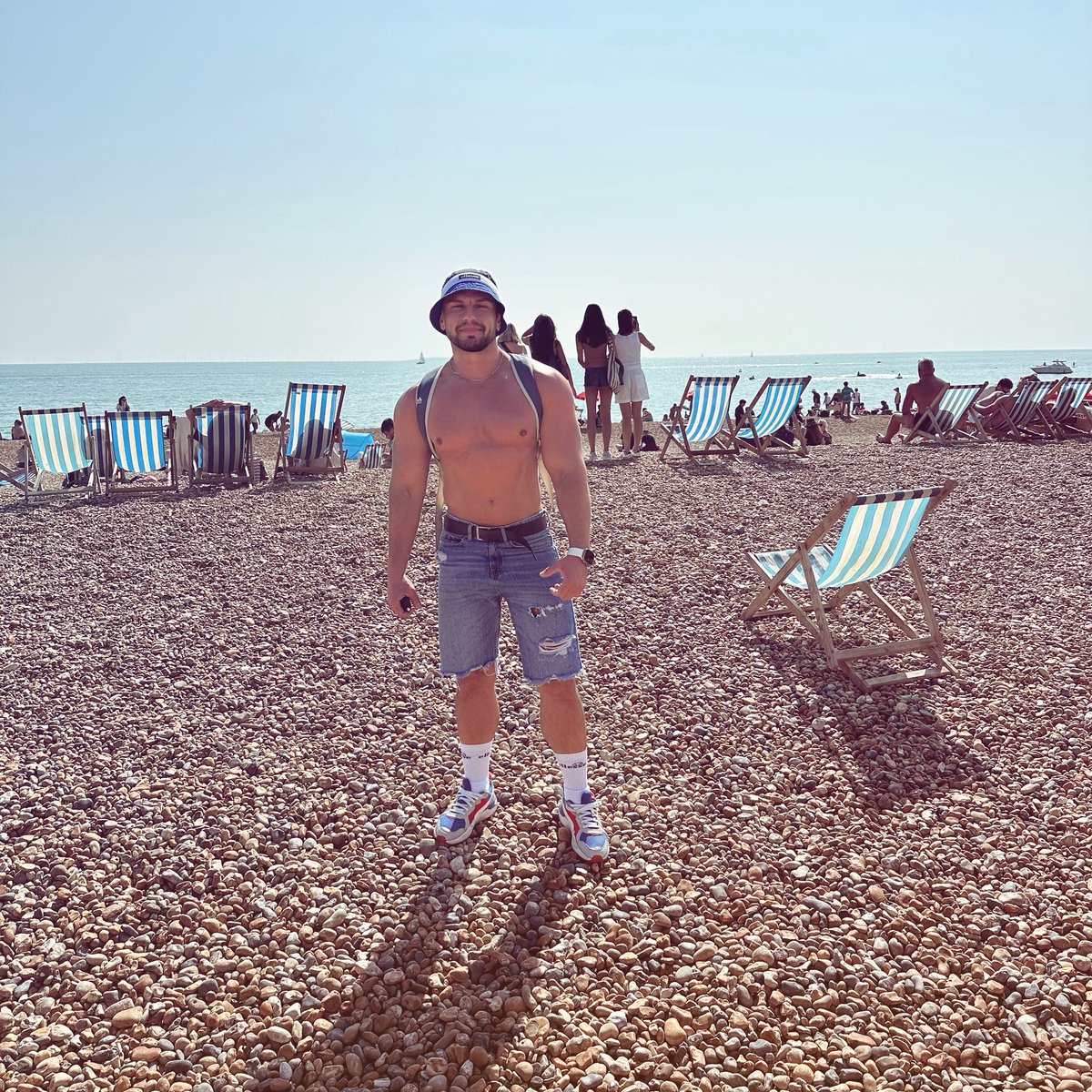 tweeterrator's tweet photo. #brighton #vrsbtm #london https://t.co/KY21nEIX3I