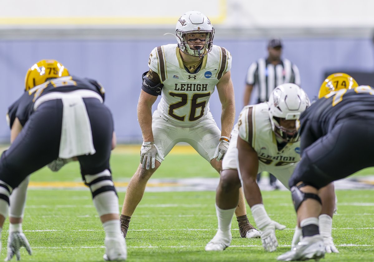 Congrats to LB Brycen Edwards, Lehigh's 2025 nominee for the #CampbellTrophy! #GoLehigh