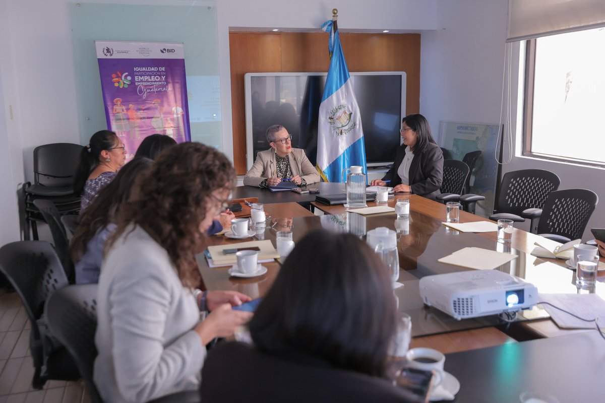 IPEGuatemala's tweet photo. Se instala el Grupo de Coordinación Técnico-Político de la IPEG, espacio clave para alinear acciones interinstitucionales y acelerar el cierre de brechas económicas y laborales para las mujeres en Guatemala.
#IPEGGuatemala #IgualdadEconómica #Mujeres https://t.co/KSH4SdkqmA