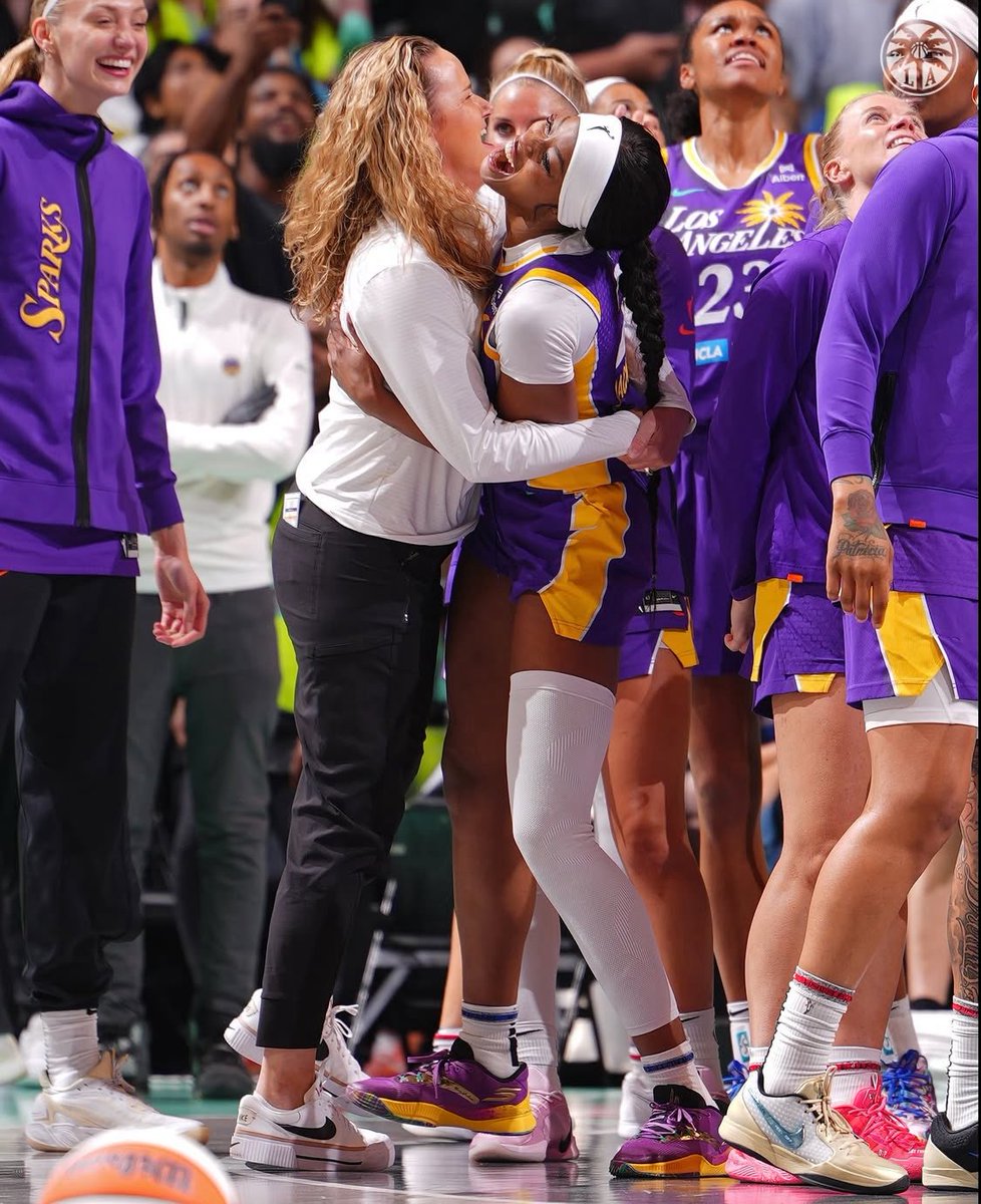 ✨IT’S GAME DAY!

Rickea Jackson &amp; the LA Sparks
vs New York Liberty 

📆TONIGHT
⏰10PM ET
📺<a href="/SpectrumSN/">Spectrum SportsNet</a> / <a href="/NBATV/">NBA TV</a> 

📸: <a href="/LASparks/">Los Angeles Sparks</a>