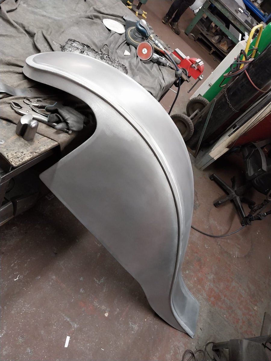 bksheetmetal's tweet photo. Custom-formed aluminium wing for a Rolls-Royce build.

 🛠 Every curve is shaped from scratch using traditional skills, from wired edging to double curvature on the English wheel.

 Interested in classic metalwork? You’re in the right place, get in touch today!

☎️ 01455633511 https://t.co/2KgrxgdNuL