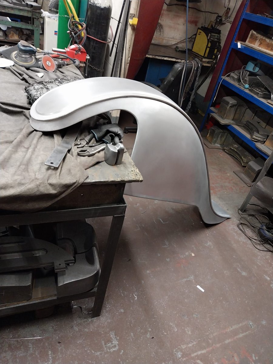 bksheetmetal's tweet photo. Custom-formed aluminium wing for a Rolls-Royce build.

 🛠 Every curve is shaped from scratch using traditional skills, from wired edging to double curvature on the English wheel.

 Interested in classic metalwork? You’re in the right place, get in touch today!

☎️ 01455633511 https://t.co/2KgrxgdNuL