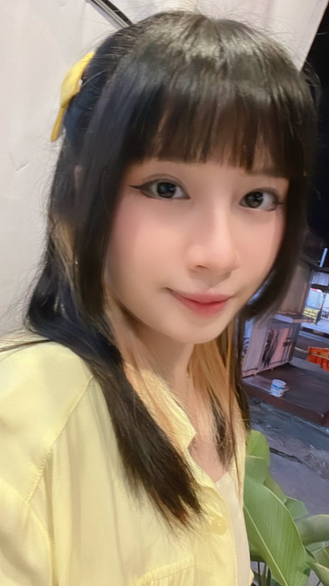 DearlyElly28's tweet photo. Ceritanya kuning”💛
#yellowpower https://t.co/7L9CtdhHIe