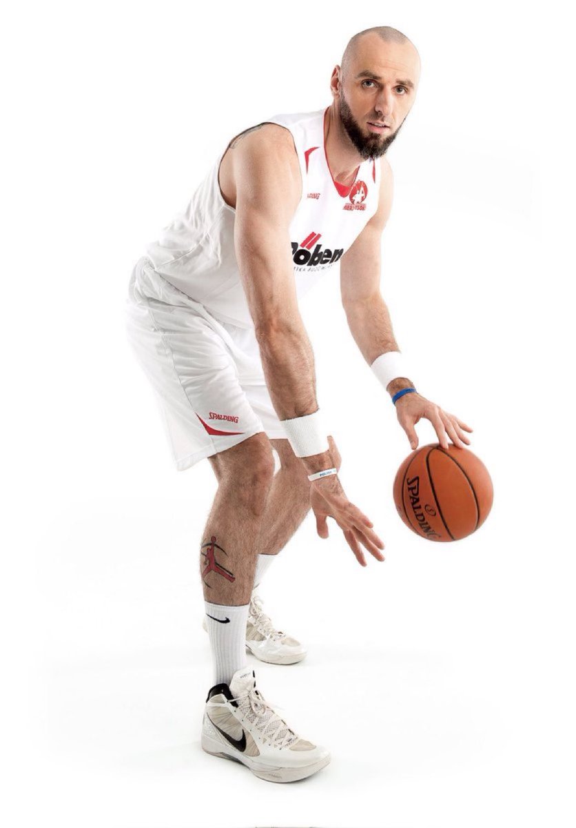 AceelMuse's tweet photo. Fun fact.

Marcin Gortat zablokował więcej osób na Twitterze (2000+) niż zablokował rzutów przeciwników w NBA (955). https://t.co/Q3Vdw3gL1I