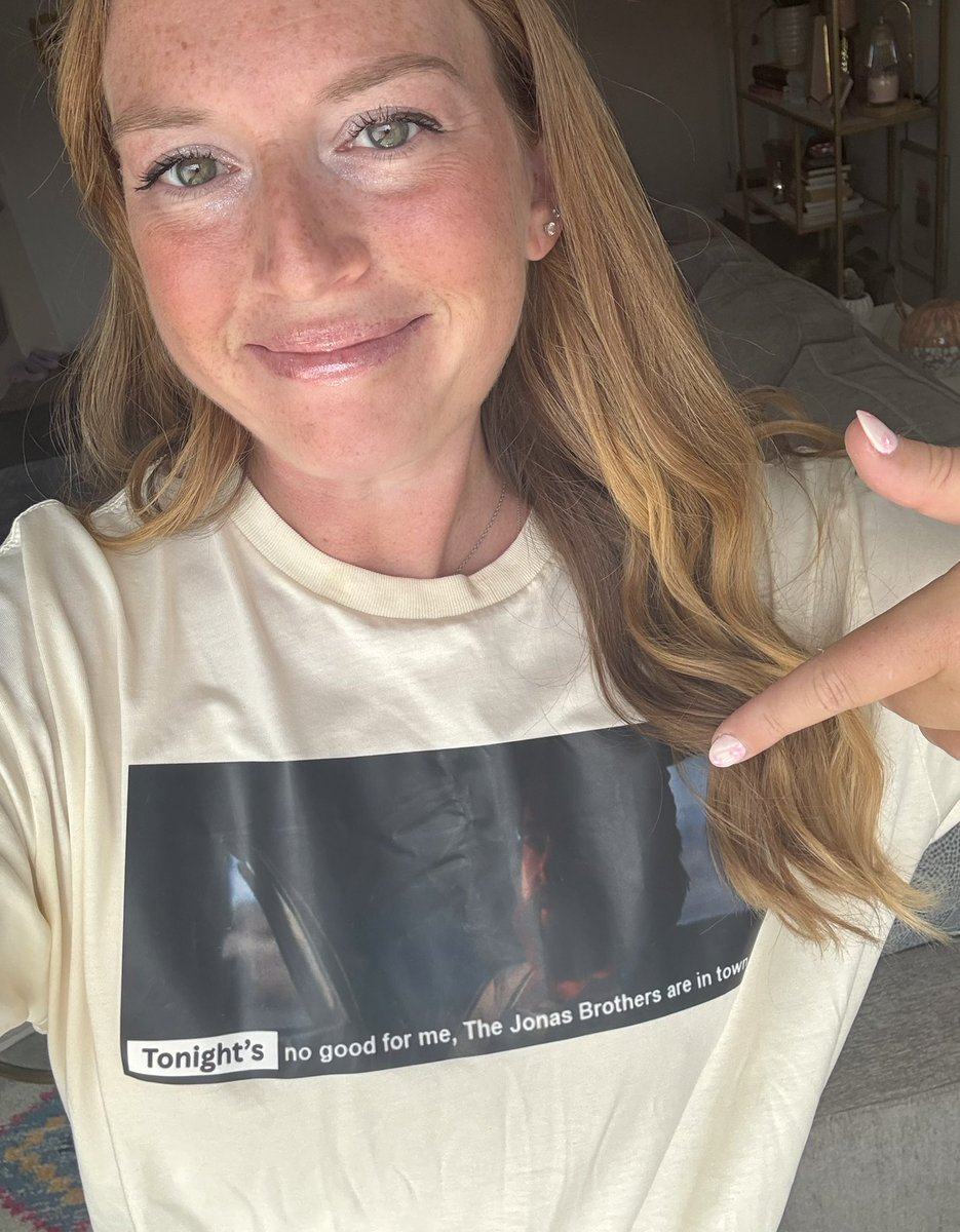 PoisonIbe's tweet photo. See you tonight @jonasbrothers https://t.co/aHRioMG2JU