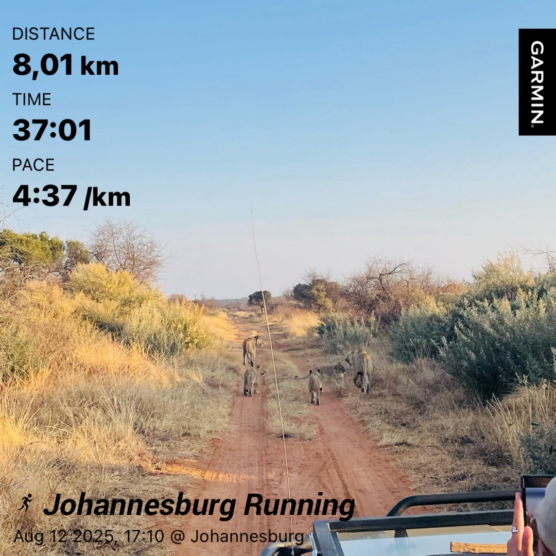 Sphaa9293's tweet photo. 🏃🏾♂️➡️❤️✌🏾 #FetchYourBody2025 #AdidasViPexperience #RunZoneAC #RunningWithTumiSole #Garmin #TrapnLos https://t.co/s35haaQy80