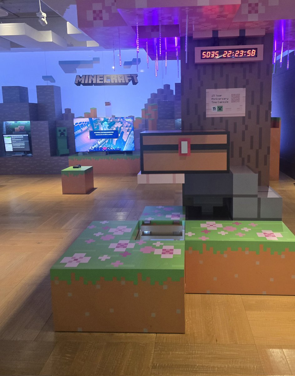 lee_boi23's tweet photo. Awesome time @TechMentorEvent loved this Minecraft setup 🤓🤓😁 
#techmentor https://t.co/uwMcAG8TIX