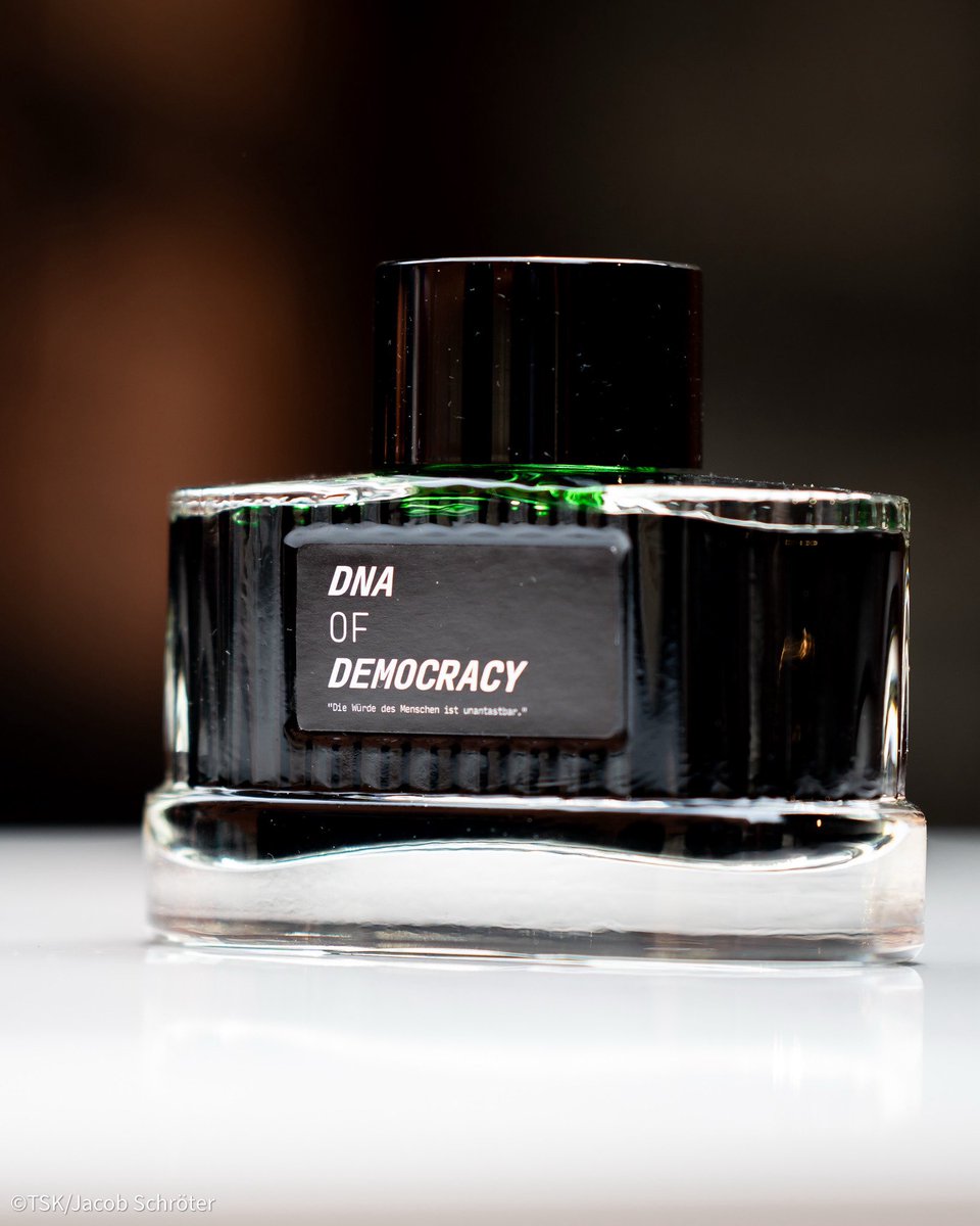 Freiheit bewahren – Demokratie erlebbar machen

Im Vorfeld des 64. Jahrestages des Mauerbaus erinnerte Ministerpräsident <a href="/mariovoigt/">Mario Voigt</a> in der Gedenk- und Bildungsstätte Andreasstraße in Erfurt an die Opfer der SED-Diktatur und rief dazu auf, die Errungenschaften von Freiheit und