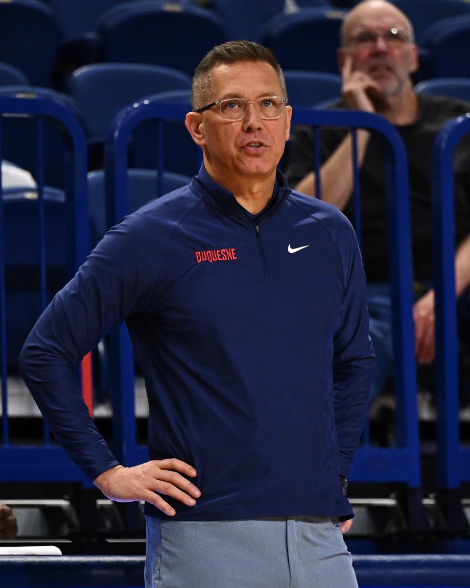 Happy Birthday to our Head Coach, Dan Burt! 🎈 

#GoDukes