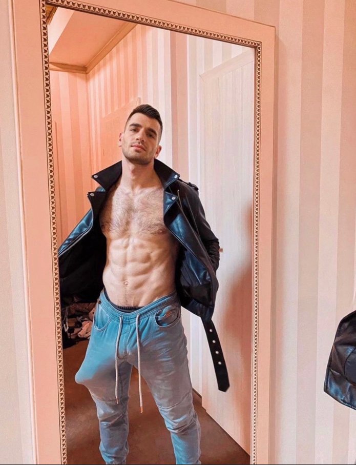 Sending my 🍭pics to everyone who say 'hey'