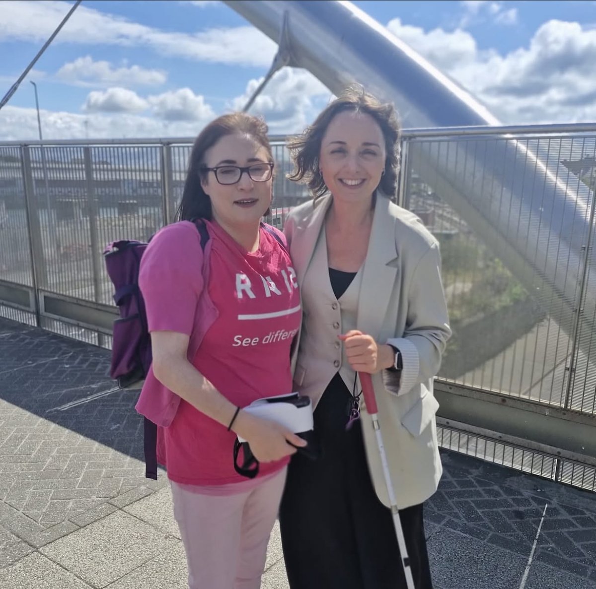 RNIB Cymru (@rnibcymru) on Twitter photo Roedd yn bleser cael <a href="/llinos_medi/">Llinos Medi AS/MP</a> yn ymuno â Rachel o'n tîm Polisi ar daith gerdded ddiweddar drwy Gaergybi, lle profodd yr heriau y mae pobl â cholled golwg yn eu hwynebu wrth fynd o gwmpas.
Darllenwch fwy am y daith gerdded: bit.ly/4owSzQj Roedd yn bleser cael <a href="/llinos_medi/">Llinos Medi AS/MP</a> yn ymuno â Rachel o'n tîm Polisi ar daith gerdded ddiweddar drwy Gaergybi, lle profodd yr heriau y mae pobl â cholled golwg yn eu hwynebu wrth fynd o gwmpas.
Darllenwch fwy am y daith gerdded: bit.ly/4owSzQj
