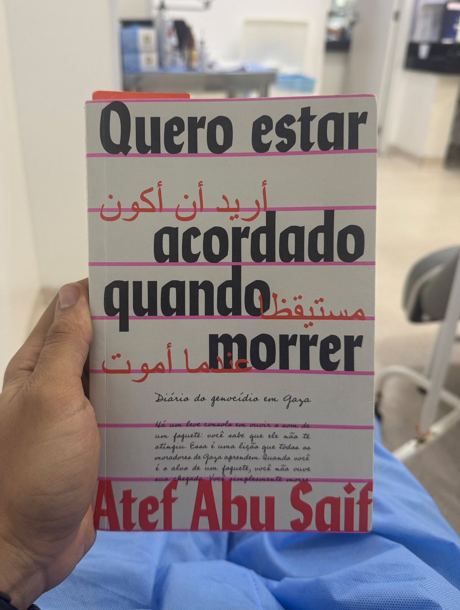 celio7x's tweet photo. terminei essa pedrada aqui no plantão 

“há um leve consolo em ouvir o som de um foguete: você sabe que ele não te atingiu. essa é uma lição que todos os moradores de gaza aprendem. quando você é o alvo de um foguete, você não ouve sua chegada. você simplesmente morre” 

PALESTINA LIVRE 🇵🇸