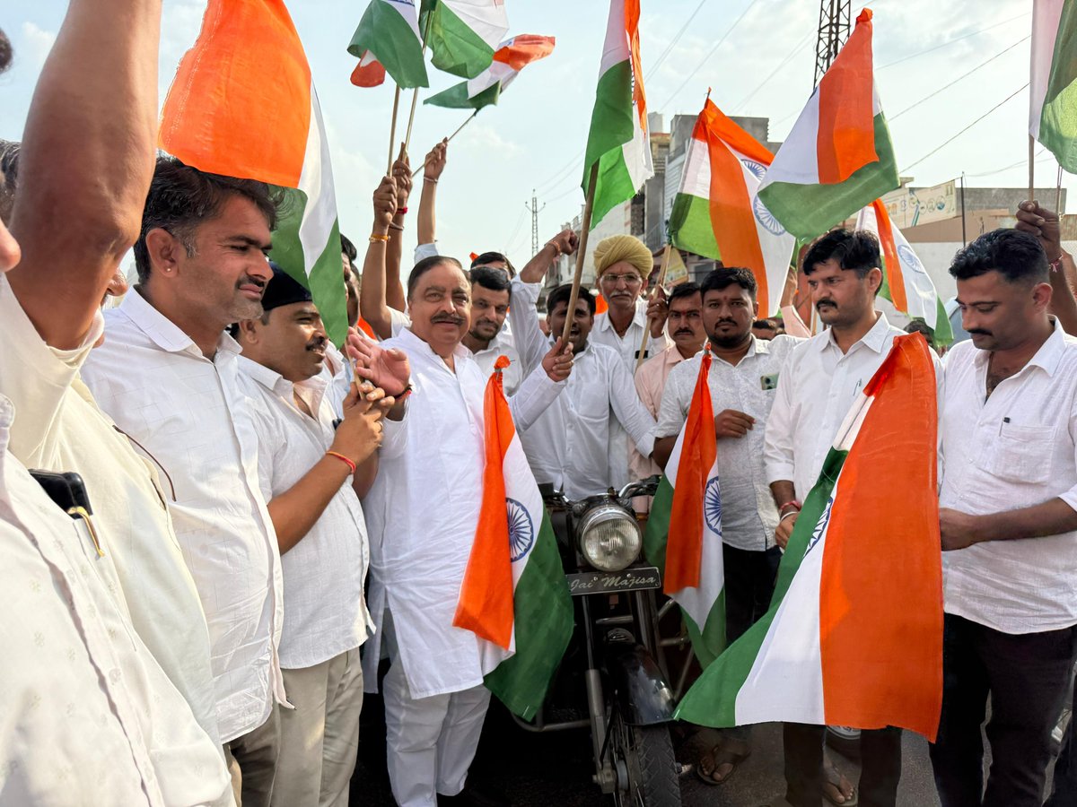 NsDewal's tweet photo. आज #Raniwada में ‘ऑपरेशन सिंदूर’ की ऐतिहासिक सफलता को सम्मानित करने हेतु आयोजित #TirangaYatra में शामिल हुआ। 🇮🇳

युवाओं का जोश, तिरंगे के प्रति सम्मान और मातृभूमि के प्रति समर्पण प्रेरणादायक रहा। 🙏

#OperationSindoor #IndianArmyPride #VandeMataram #NationFirst #ProudToBeIndian https://t.co/OO3AynV1g8