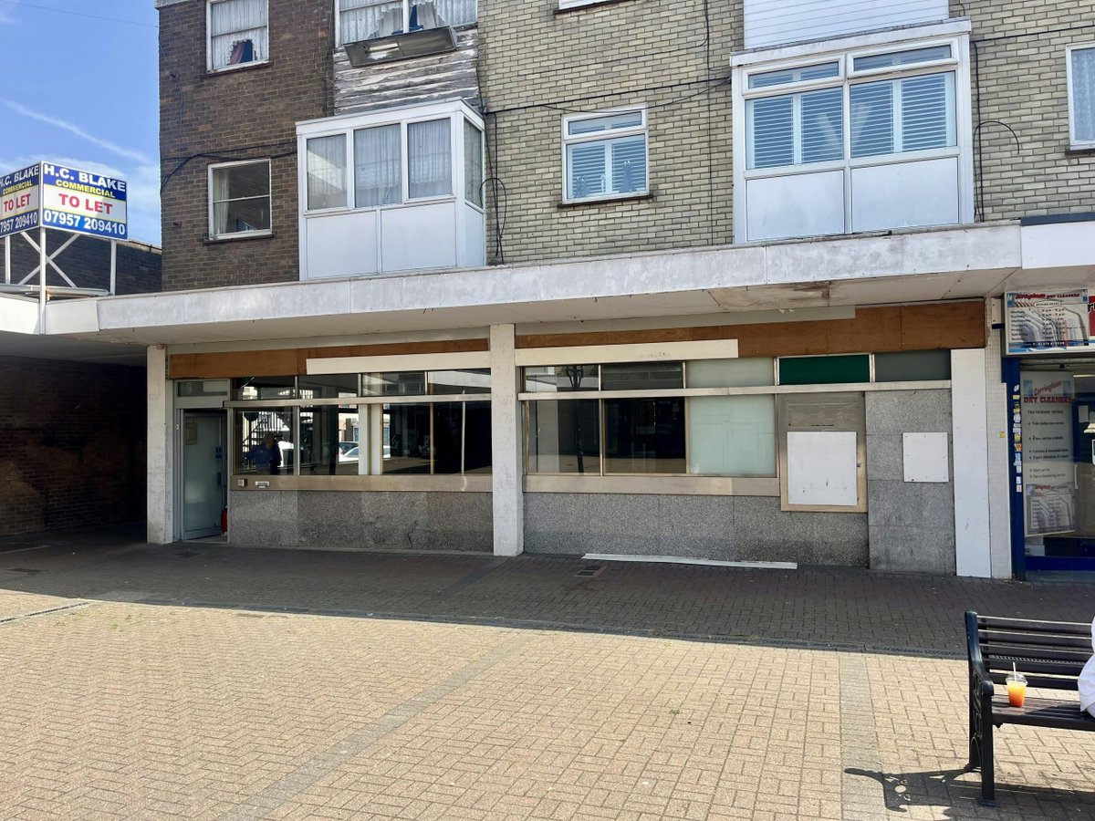 #ToLet -  Double fronted retail premises located in  Corringham town centre, Essex

📍20-22 Grover Walk, Corringham, Essex, SS17 7LY

Marketing details: smcbrownillvickers.com/properties/317…

#Shops #Retail #Essex #Corringham