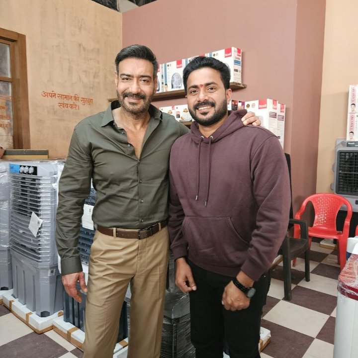 Siyajayfan's tweet photo. Mass maharaja #AjayDevgn spotted today 🔥 https://t.co/VE7oCP2i7i
