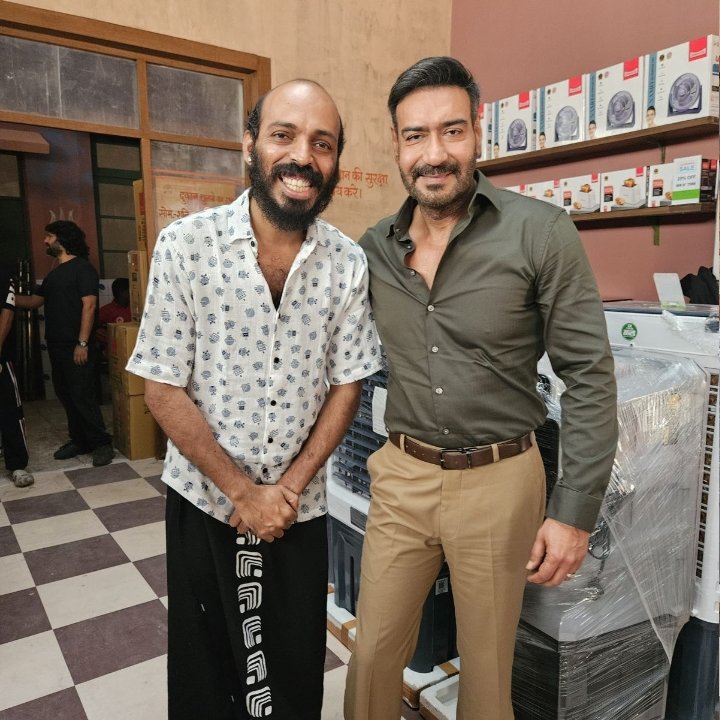 Siyajayfan's tweet photo. Mass maharaja #AjayDevgn spotted today 🔥 https://t.co/VE7oCP2i7i