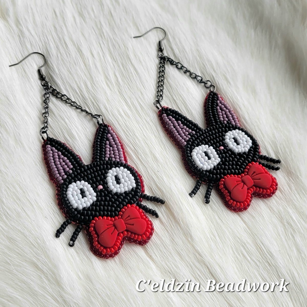 🖤 Jiji With a Bow Earrings ❤️

This adorable pair of earrings are available now on my website!
celdzinbeadwork.com