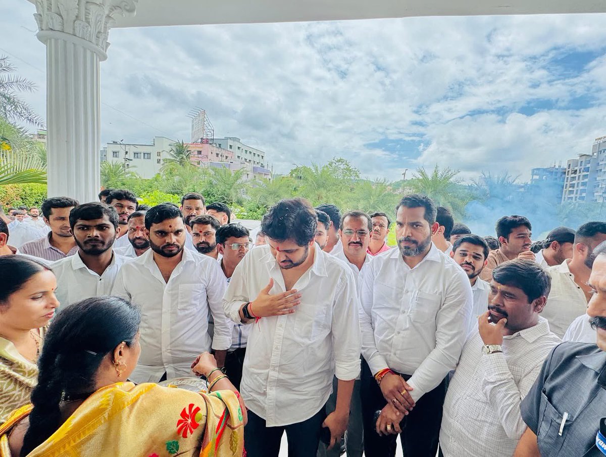 SardesaiVarun's tweet photo. आज पुणे येथे पश्चिम महाराष्ट्रातील पुणे, सातारा, सांगली, सोलापूर व कोल्हापूर जिल्हानिहाय युवासेना प्रमुख पदाधिकारी आढावा बैठका संपन्न झाल्या. https://t.co/Z6LpD1zvuH