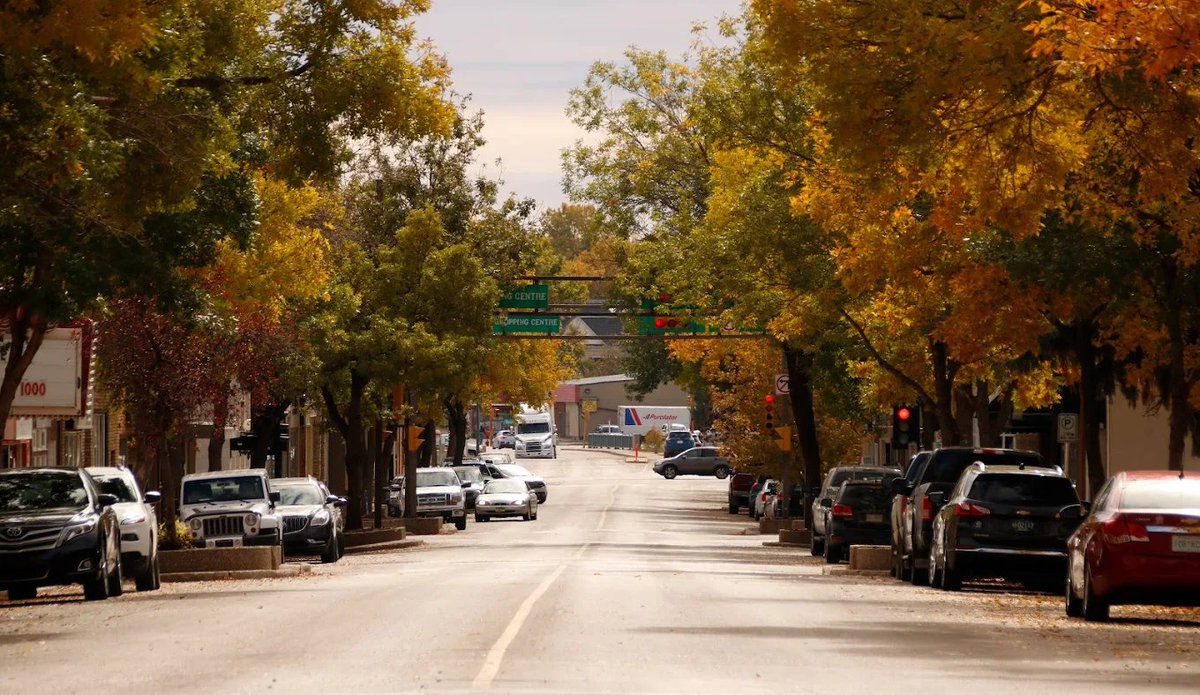 WeyburnPolice's tweet image. Intersections can be unpredictable—even familiar ones. To stay safe, always look both ways, watch for light changes, don’t assume other drivers will do the right thing, and never pass through an intersection.  #CTSSask #SKCheckStop @SGITweets