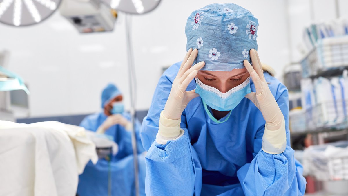 Journal of Nursing Administration study finds travel and staff nurses view their workplaces in much the same way—which is mostly negative. Learn more: ormanager.com/briefs/study-t…

#nursing #healthcare #workforce