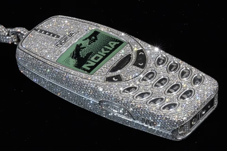 kinglegit2l2l's tweet photo. Drake literally has an iced out #N3310 #Nokia, free promo for this coin whenever he wears it… coded 🚀 
Ca:

HfinDxme8FDh66WMkd2GTGz4Eh1Wf2gBGTGZ62x3pump https://t.co/7wE4Mpp2HF