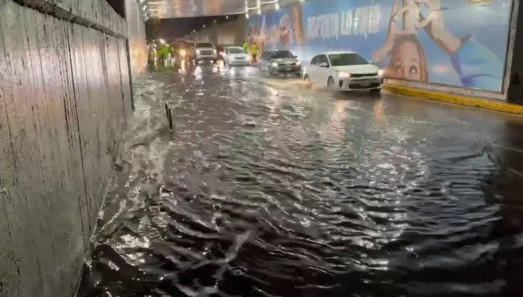 ferdoval's tweet photo. Verdades irrebatibles:

1) La CDMX colapsa en cada temporada de lluvias. Los gobiernos de izquierda de los últimos 30 años no han invertido al desazolve y al drenaje. 

2) El AICM está completamente rebasado. Y sin mantenimiento.

3) Cancelar Texcoco fue una gigantesca estupidez https://t.co/7A0N5LAUcv