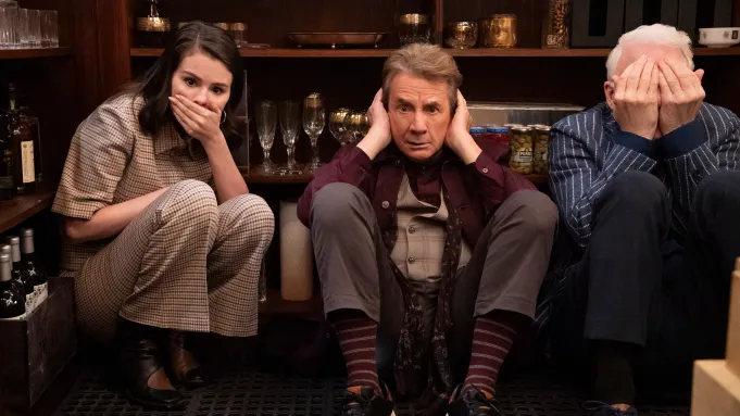 omitbbr's tweet photo. Após Lester morrer sob circunstâncias suspeitas, Charles, Oliver e Mabel se recusam a acreditar que foi um acidente. Sua investigação os mergulha nos cantos sombrios de Nova York - onde o trio descobre uma teia de segredos conectando bilionários, mafiosos e moradores do Arconia. https://t.co/B0c7h7jaby
