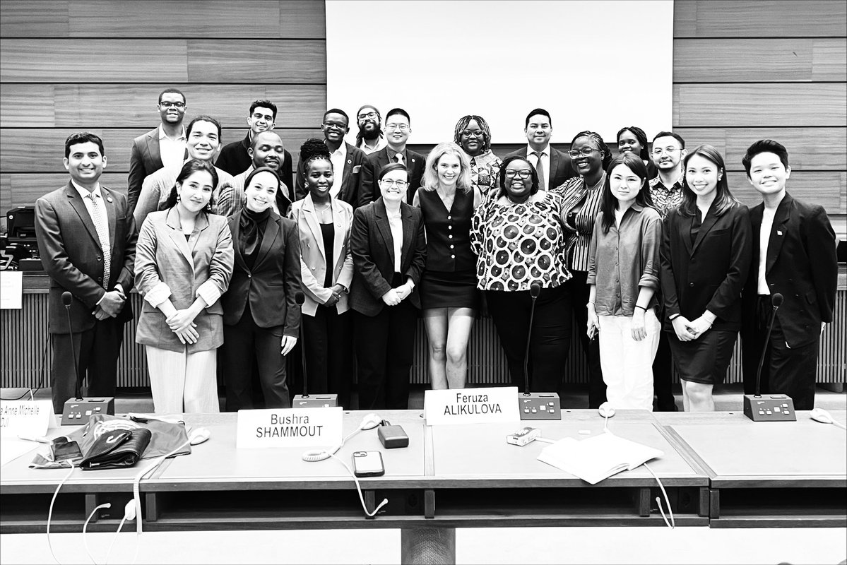 Dr Filippa Lentzos (@filippalentzos) on Twitter photo A treat to engage with the <a href="/ODA_Geneva/">UNODA Geneva</a>’s awesome #Youth4Biosecurity Fellows today at #1972BWC — future leaders, every single one of them! A treat to engage with the <a href="/ODA_Geneva/">UNODA Geneva</a>’s awesome #Youth4Biosecurity Fellows today at #1972BWC — future leaders, every single one of them!