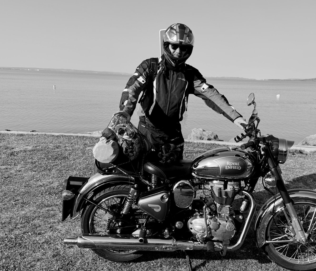 Ahoj Tvíťáci, mám dovolenou. Jedu dál, putování Lůdi na motocyklu Royal Enfield Bullet 500. Rijeka, Chorvatsko. Mám za dva dny v sobě 1156km. Jde se na Karlovačko. 🍻🍺
Nebo je lepší Ožujsko?