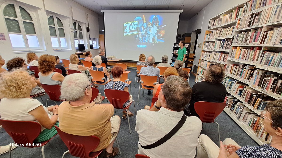 bibliotgn's tweet photo. 🚀"Que la força t'acompanyi!" Comencem el #viatge pels escenaris d'una de les #sagues + estimades de la ciència-ficció: #StarWars! Amb #JaumePalau fem un recorregut per tot el món i descobrim curiositats de l'obra de #GeorgeLucas.
Un estiu per gaudir del cinema a la #biblioteca! https://t.co/fk5zvux7Wl