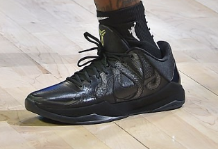 JustFreshKicks's tweet photo. Arike Ogunbowale wearing the "Black" Nike Kobe 5 "Year of the Mamba" 🐍🖤 https://t.co/mUTNrBVxnl