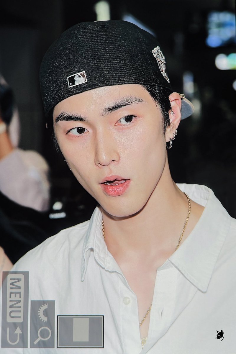 xnghansource's tweet image. THIS INSANE FACE CARD MY GOD