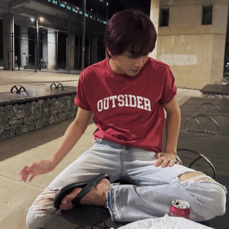 해찬 인스타 손민수 장소 : 
경의중앙선 에스컬레이터 타고 오른쪽으로 돌면 터널 있는데 거기 지나서 쭉 걸으면 도착!
피자 가게 : 레드이즈미

스핀에 이런 질문만 한 가득이라 트윗으로 올립니다..🫰🏻