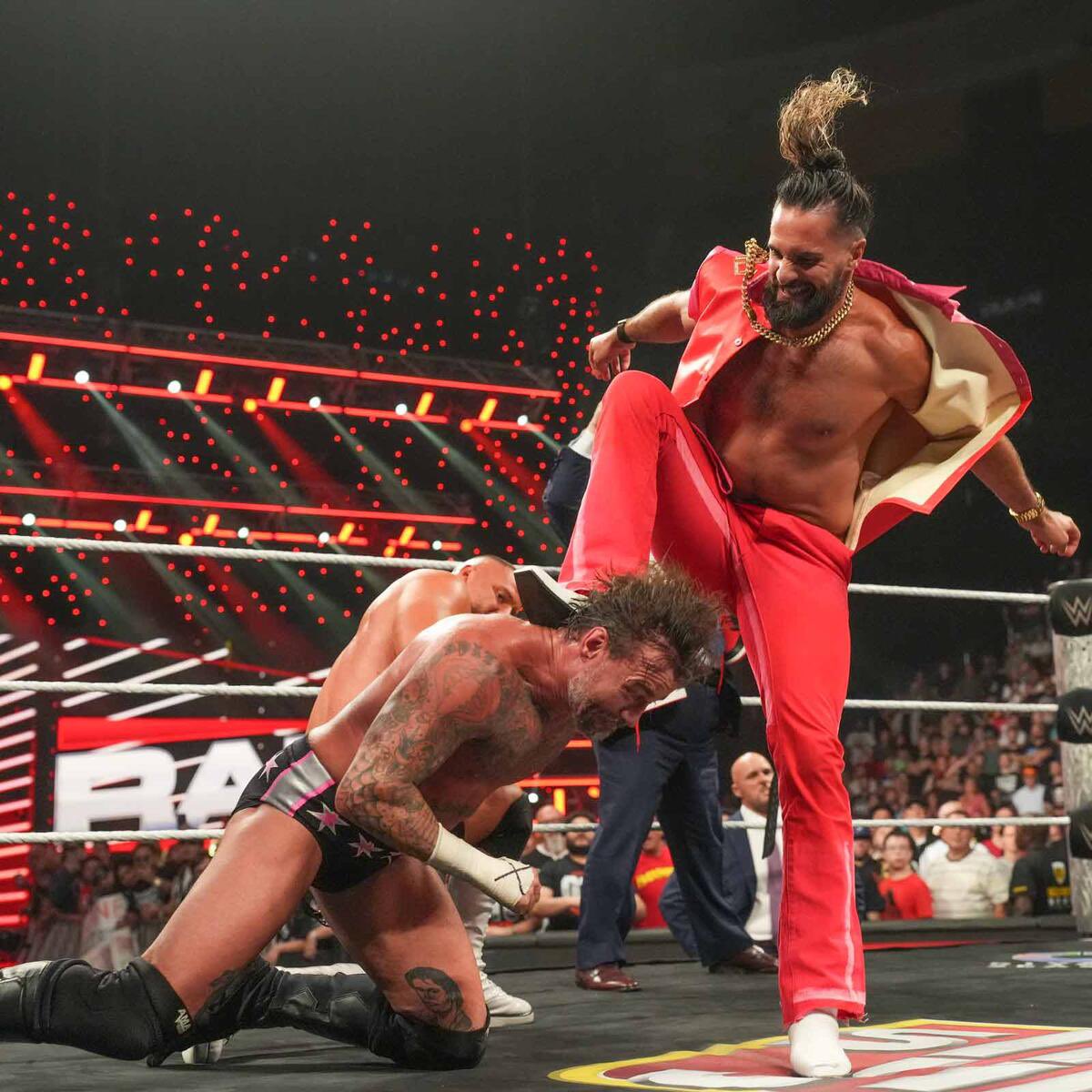 MicTurnedOn's tweet image. He knows i’m better. He knows he can’t out work the best in the world. So he resorts to being a weasel. Cheating and sneaking to get everything he wants. All he wants is to be like CM Punk. #WWERaw