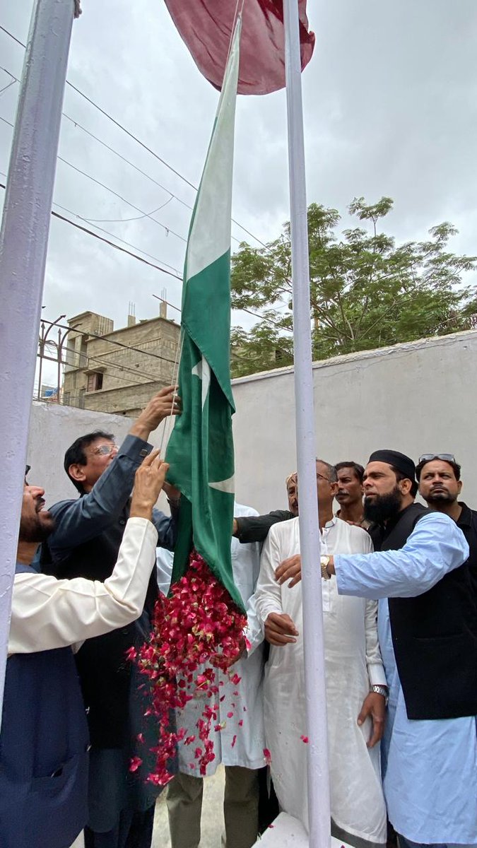 ایامِ جشنِ آزادی معرکۂ حق کے سلسلے میں ایم کیو ایم پاکستان کی میڈیکل ایڈ کمیٹی کے زیرِ اہتمام سندھ گورنمنٹ قطر اسپتال میں ایک پروقار پروگرام کا انعقاد کیا گیا،جس میں سینئر مرکزی رہنما و رکن قومی اسمبلی سید امین الحق اور رکن مرکزی نگراں کمیٹی راشد سبزواری نے شرکت کی۔ #MQMPakistan