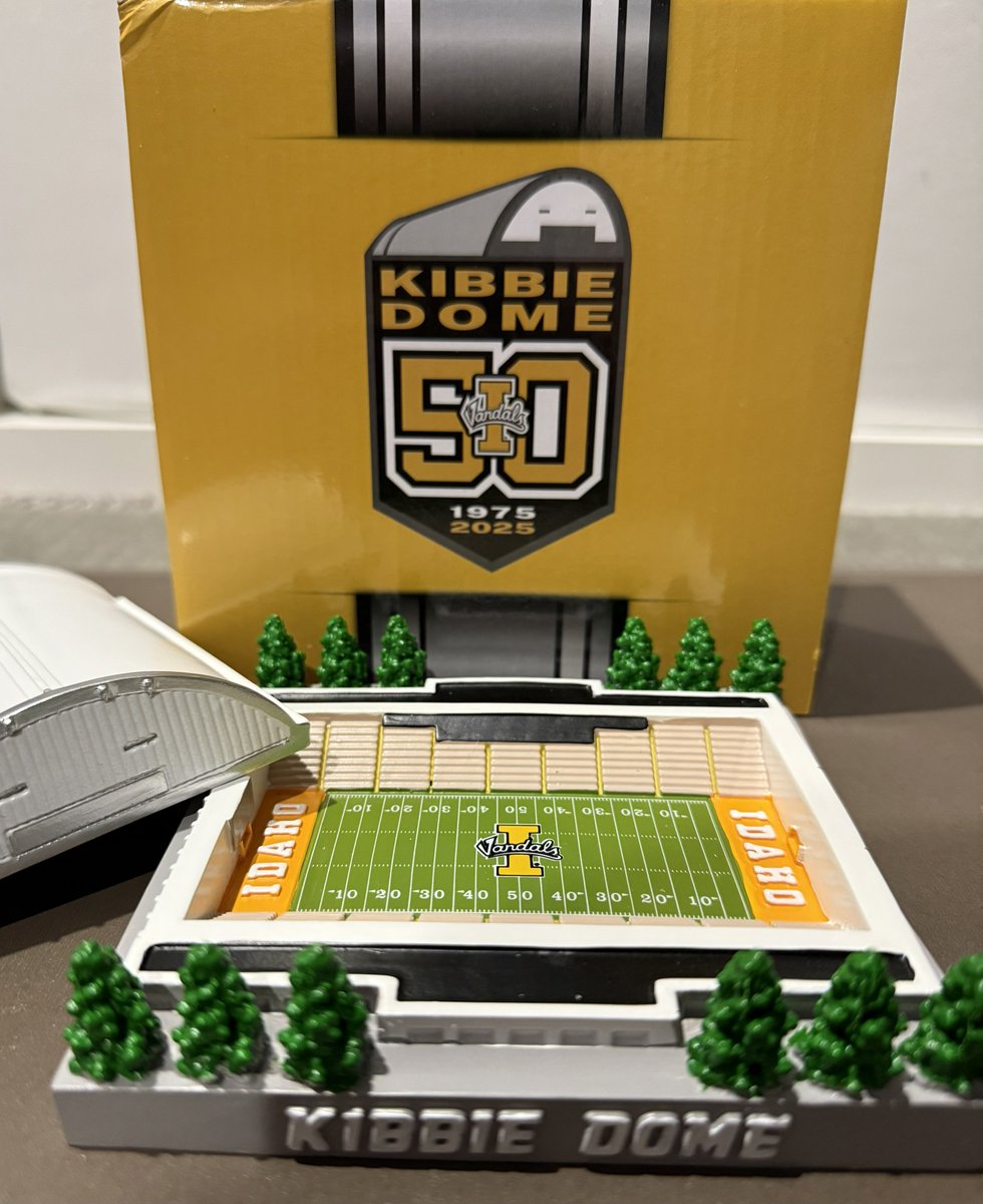 We’re cooking. Shout out to <a href="/VandalFootball/">Idaho Football</a> and 🎉 to the Kibbie Dome on 50 years.
