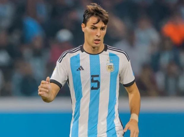 El #ElcheCF FIRMA al pivote Federico Redondo para su proyecto en primera división. El jugador llega en PROPIEDAD para la entidad del Martínez Valero. #Fhichajes #MercadoDePases #Laliga #LALIGAEASPORTS