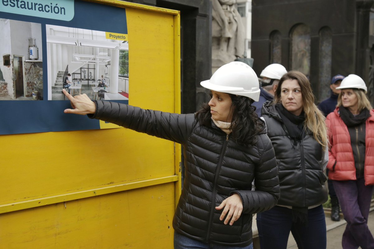 Para que los vecinos conozcan más las obras que tenemos en la Ciudad, estamos haciendo clases públicas en las que pueden entender cada proceso.

Esta vez tocó en el Cementerio de la Recoleta. Visitamos la restauración del peristilo, la capilla y la Galería 19; y, además, les