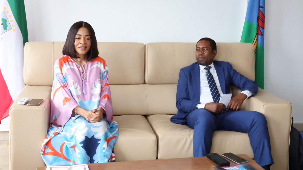 PrimeraDamaGE's tweet photo. LA PRIMERA DAMA DESTINA FONDOS PARA LA MUJER EN CONMEMORACIÓN DE SU NATALICIO.
En el marco de las celebraciones por el aniversario de su natalicio, S.E Doña Constancia Mangue de Obiang, ha ordenado la distribución de fondos económicos especiales
https://t.co/bahjqCmWXC https://t.co/STUvZrEBt8