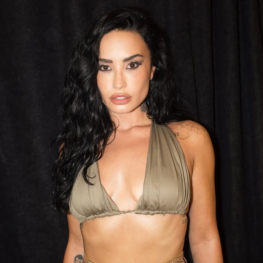 tracklist's tweet photo. Demi Lovato falou ao podcast Chicks In The Office sobre seu retorno ao pop:

"O rock não funcionou para mim e tá tudo bem [...] O que funcionou foi 'Cool for the Summer' e outras canções pop, pensei: 'por que não volto a isso?'. Combina mais com o meu estado de espírito atual." https://t.co/GRUsNajmCs