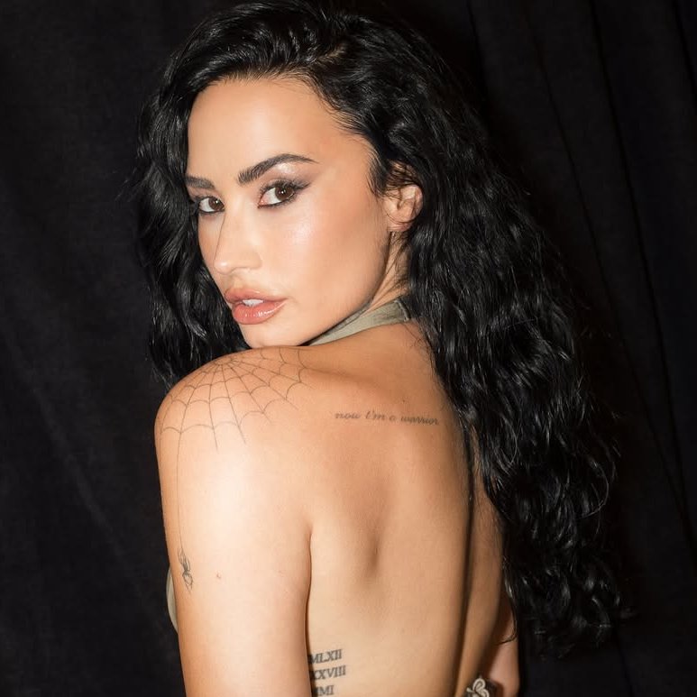 tracklist's tweet photo. Demi Lovato falou ao podcast Chicks In The Office sobre seu retorno ao pop:

"O rock não funcionou para mim e tá tudo bem [...] O que funcionou foi 'Cool for the Summer' e outras canções pop, pensei: 'por que não volto a isso?'. Combina mais com o meu estado de espírito atual." https://t.co/GRUsNajmCs