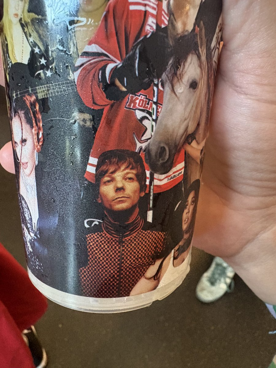 Louis is on the Lanxess Arena cups they hand out when you buy a drink ! ❤️❤️