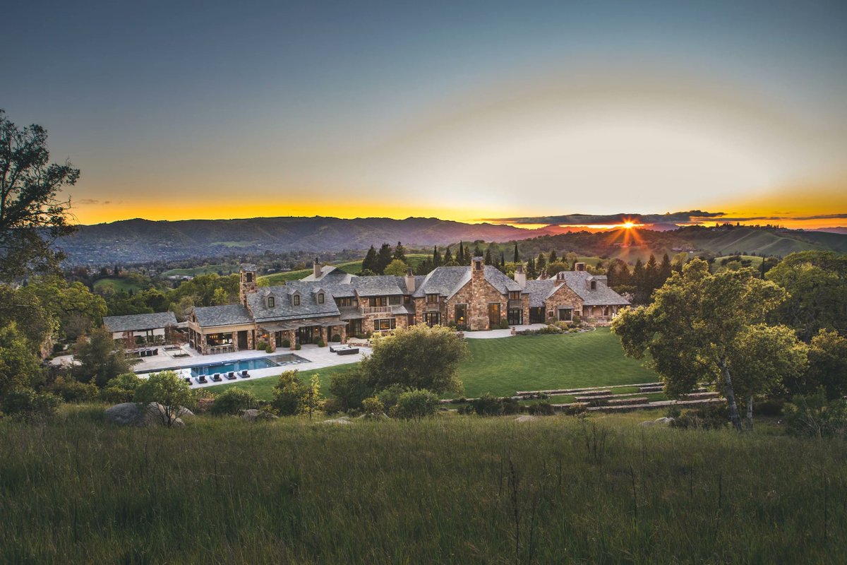 DooleyRealtor's tweet photo. Mastering Elite Markets

Whether buying or selling in the high-end property market, Compass Luxury elevates the experience with precision tools, bespoke strategies and superlative expertise. Continue Reading here.. https://t.co/tBPwM284cj https://t.co/WM6BYqGDnA
