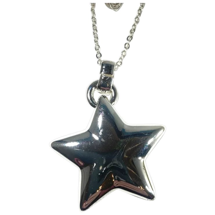 Avon Dimensional Silvertone Metal Star Pendant Necklace MIB 1999
#rubylane #vintage #retro #necklace #star #pendant #vintagejewelry #giftideas #jewelryaddict #vintagebeginshere #jewelry #bargains #treasures #designer #hautecouture
rubylane.com/item/136230-E1…