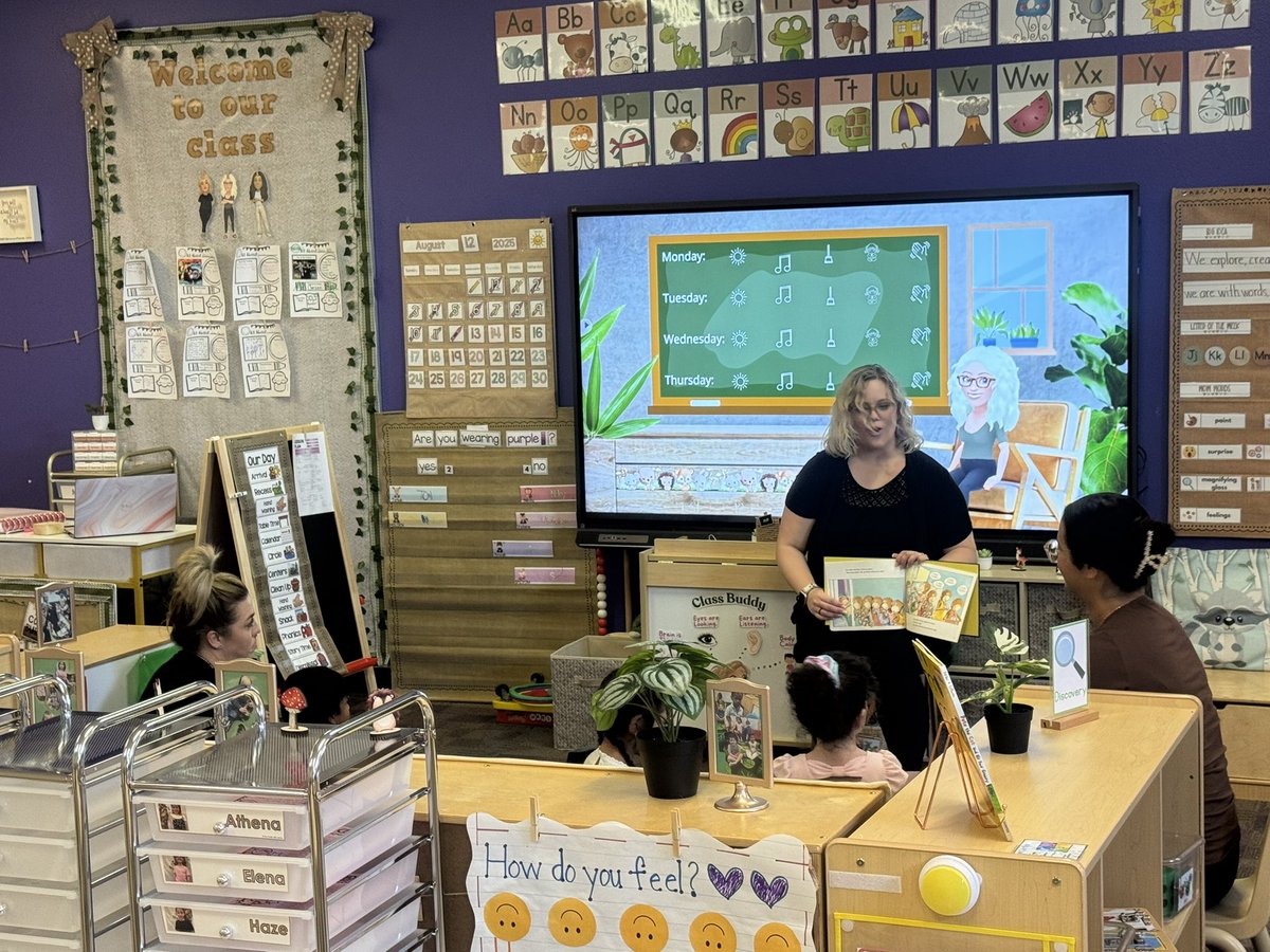 The Sunset Ridge Hawks <a href="/DVUSD/">Deer Valley Unified School District</a> are busy busy today.