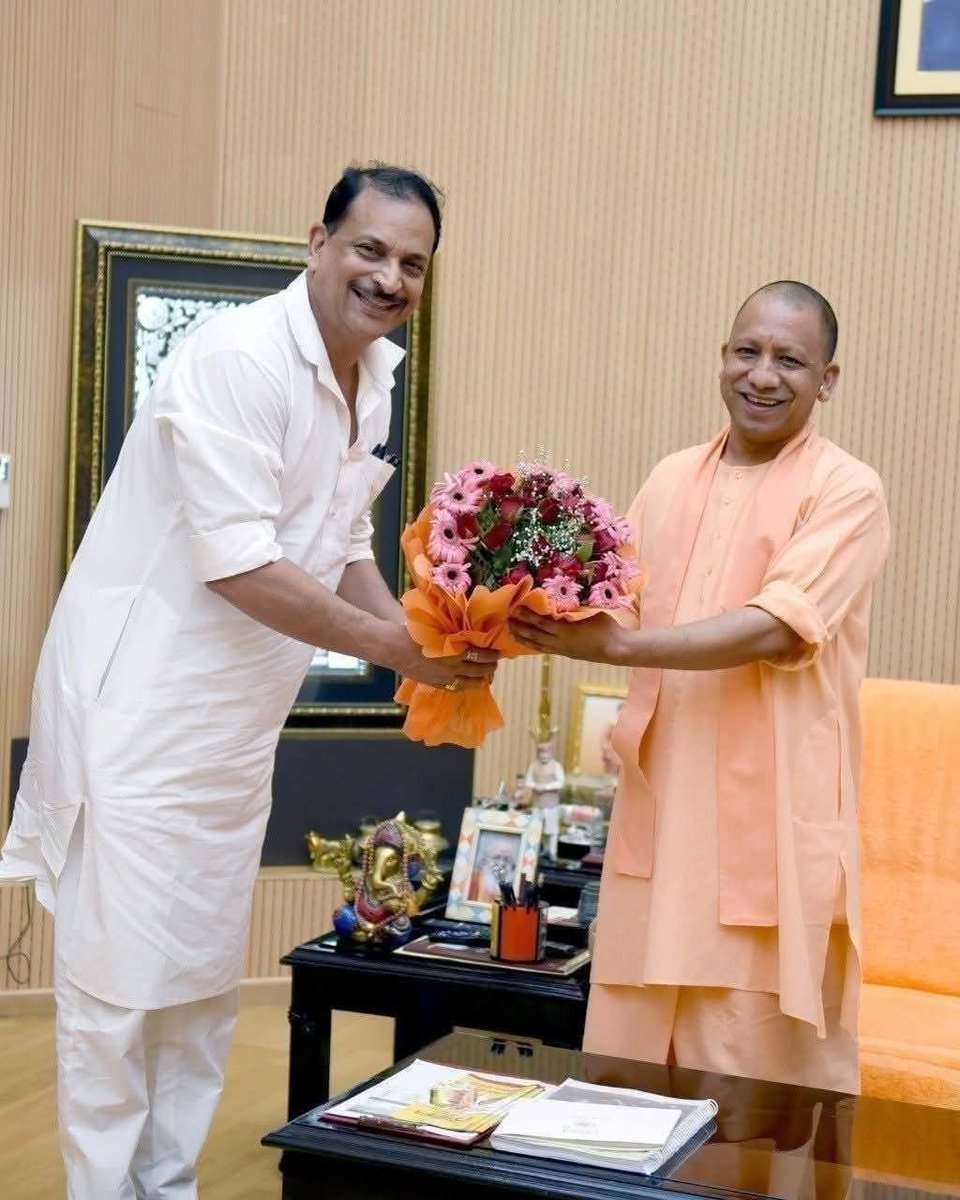 Ramesh Singh (@rameshsinghjh) on Twitter photo बिहार के लाल व सारण सांसद <a href="/RajivPratapRudy/">Rajiv Pratap Rudy</a> जी को जीत की हार्दिक बधाई 💐💐
#कांस्टीट्यूशनक्लबऑफइंडियाकाचुनाव #constitutionclubofindia बिहार के लाल व सारण सांसद <a href="/RajivPratapRudy/">Rajiv Pratap Rudy</a> जी को जीत की हार्दिक बधाई 💐💐
#कांस्टीट्यूशनक्लबऑफइंडियाकाचुनाव #constitutionclubofindia